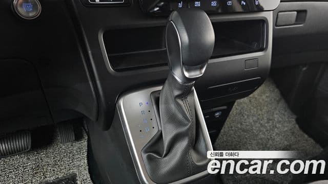Hyundai Staria Modern, 2025 9