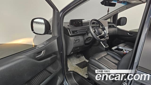 Hyundai Staria Modern, 2025 10