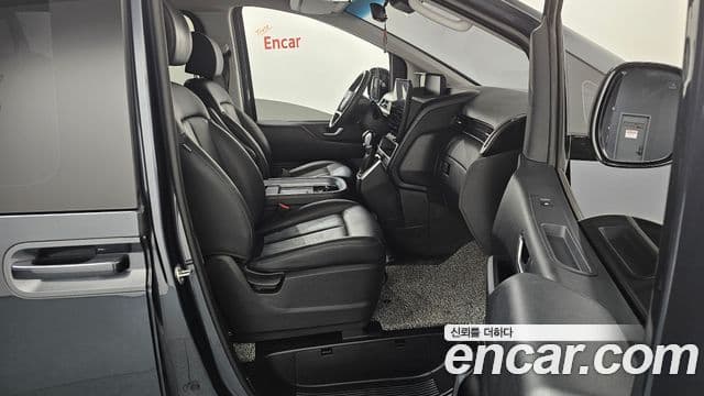 Hyundai Staria Modern, 2025 11