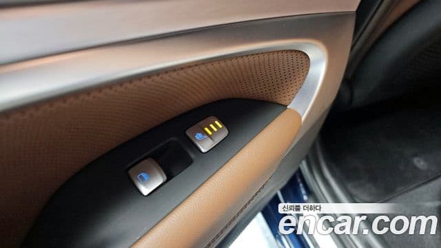 Genesis G70 Elite, 2019 18