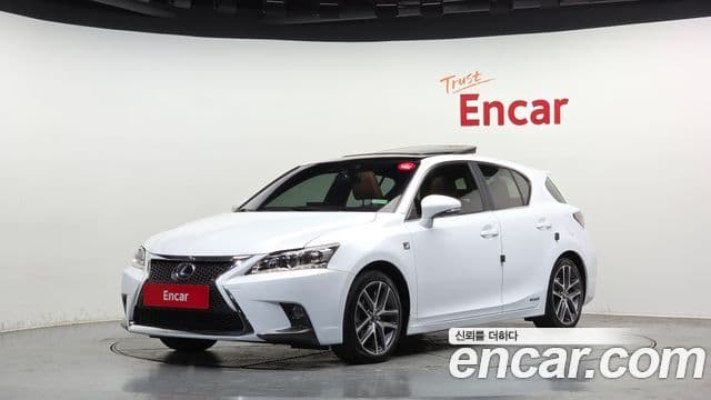 Lexus CT200h ZWA10, 2016 1