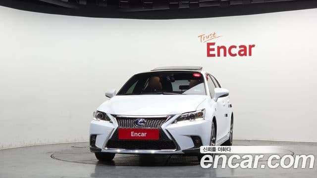 Lexus CT200h ZWA10, 2016 3