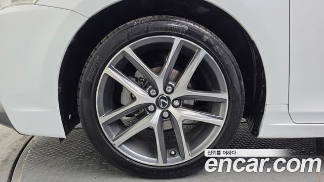 Lexus CT200h ZWA10, 2016 все фото