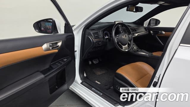 Lexus CT200h ZWA10, 2016 10
