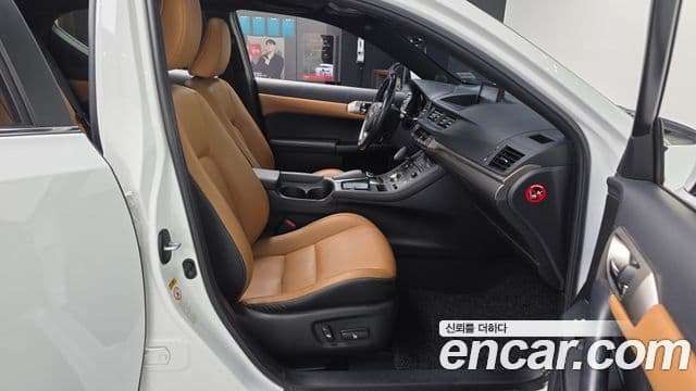 Lexus CT200h ZWA10, 2016 11