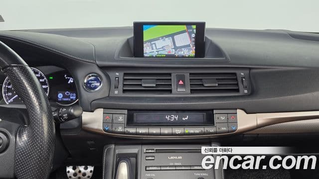 Lexus CT200h ZWA10, 2016 14