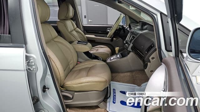 KG모빌리티(SsangYong) Korando 투리스모 4WD Chateau 9인승, 2014 12