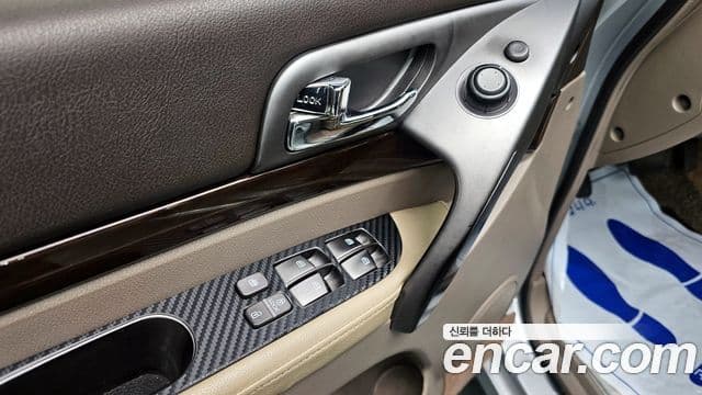 KG모빌리티(SsangYong) Korando 투리스모 4WD Chateau 9인승, 2014 13