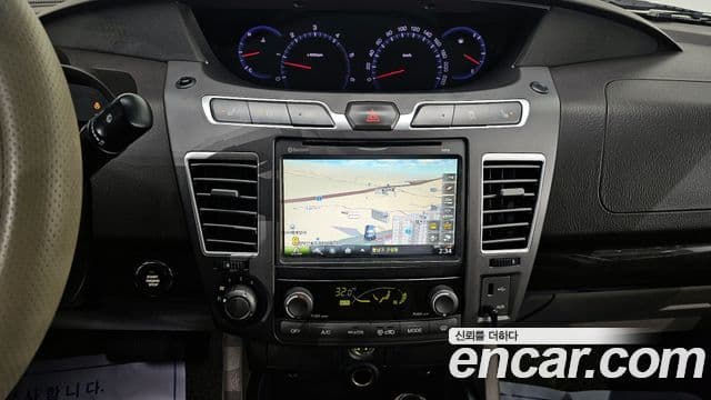 KG모빌리티(SsangYong) Korando 투리스모 4WD Chateau 9인승, 2014 16