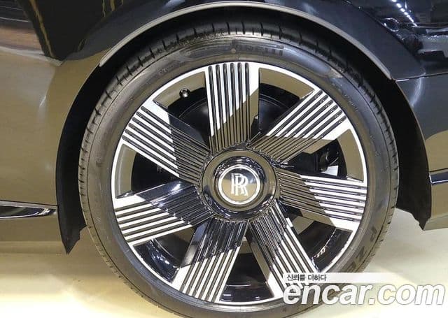 Rolls-Royce Spectre купе, 2025 8