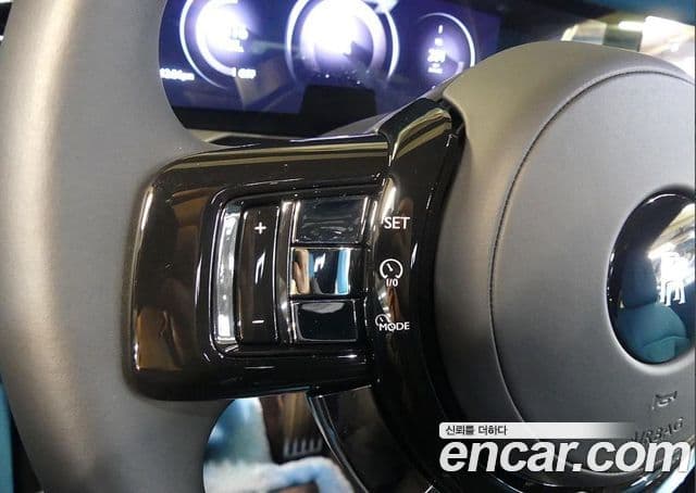 Rolls-Royce Spectre купе, 2025 10