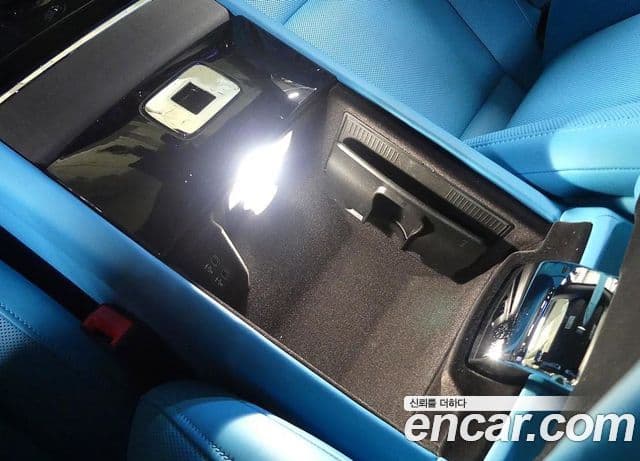 Rolls-Royce Spectre купе, 2025 17