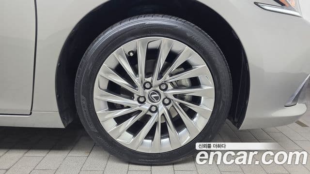 Lexus ES300h 7세대 Luxury Plus, 2023 все фото