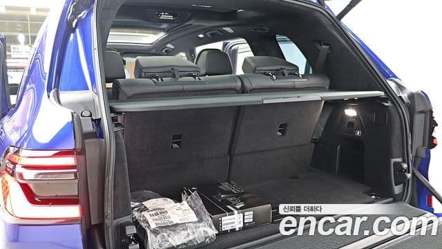 BMW X7 (G07) M60i xDrive first Edition 6인승, 2023 10