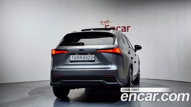 Lexus NX300h Supreme, 2020 4