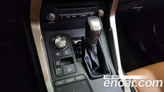 Lexus NX300h Supreme, 2020 9