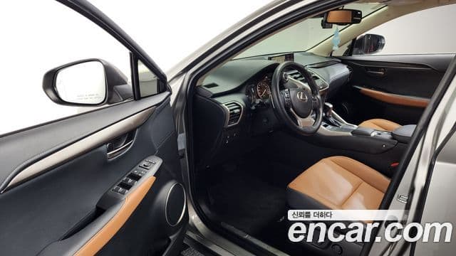 Lexus NX300h Supreme, 2020 10