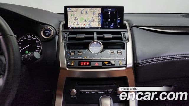 Lexus NX300h Supreme, 2020 15