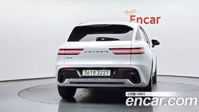 Genesis GV70, 2023 4