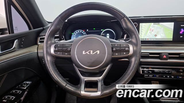 Kia K5 гибрид 3세대 Signature, 2023 13