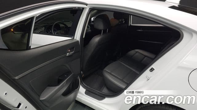 Hyundai Avante AD 1.6 GDI Value Plus, 2018 13