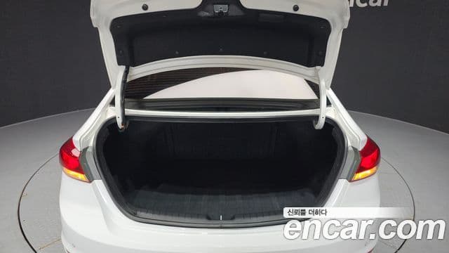 Hyundai Avante AD 1.6 GDI Value Plus, 2018 20