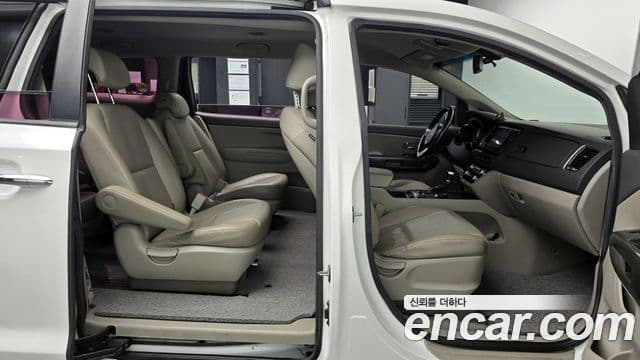 Kia All New Carnival Luxury, 2018 10