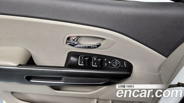 Kia All New Carnival Luxury, 2018 18