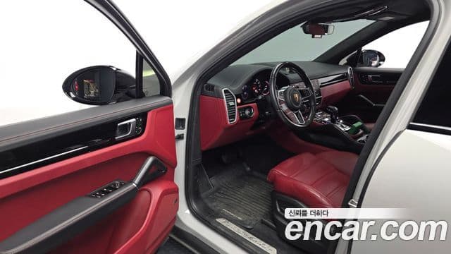 Porsche Cayenne (PO536) 3.0 купе, 2023 10
