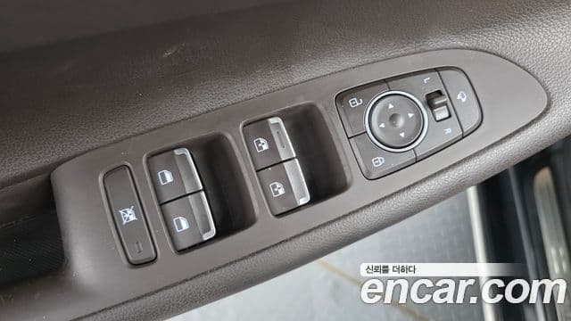 Hyundai Grandeur IG 3.0 LPi Modern (арендный автомобиль), 2018 12