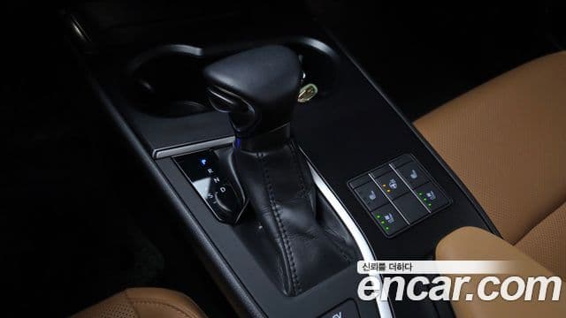 Lexus UX250h, 2024 9