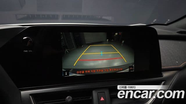 Lexus UX250h, 2024 15