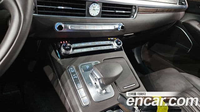 Genesis G90 Premium Luxury, 2021 9