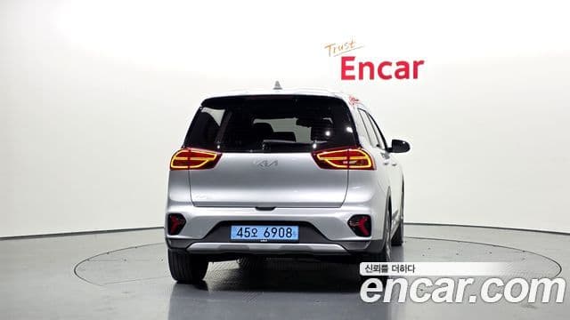 Kia Niro Plus Air (таксомоторный тип), 2023 4