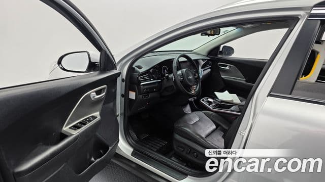 Kia Niro Plus Air (таксомоторный тип), 2023 10