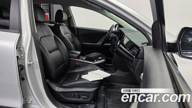 Kia Niro Plus Air (таксомоторный тип), 2023 11