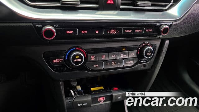 Kia Niro Plus Air (таксомоторный тип), 2023 16