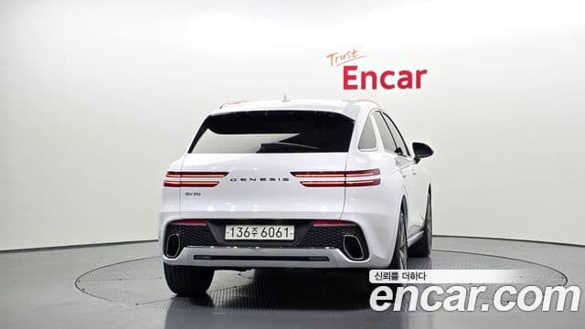 Genesis GV70, 2022 4