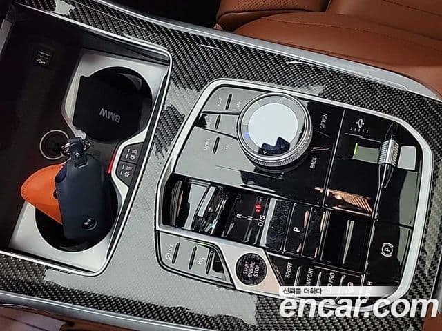 BMW X7 (G07) xDrive 40i M Sport 6인승, 2025 10