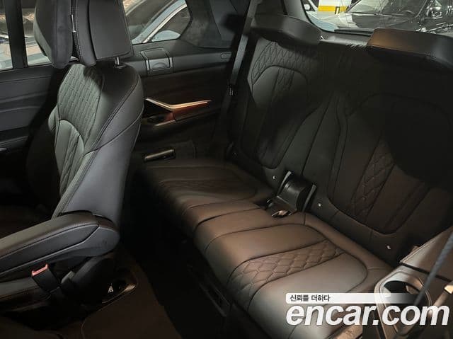BMW X7 (G07) xDrive 40i M Sport 6인승, 2025 8