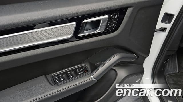 Porsche Cayenne (PO536) 3.0 Platinum Edition, 2023 20