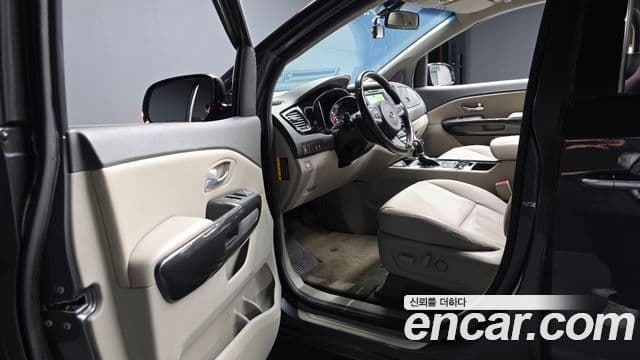 Kia All New Carnival Prestige, 2015 10