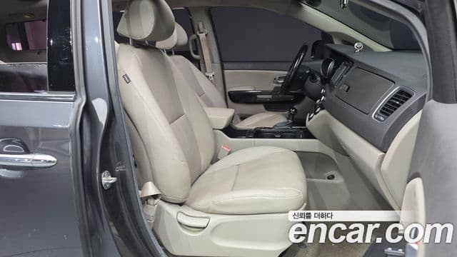 Kia All New Carnival Prestige, 2015 11