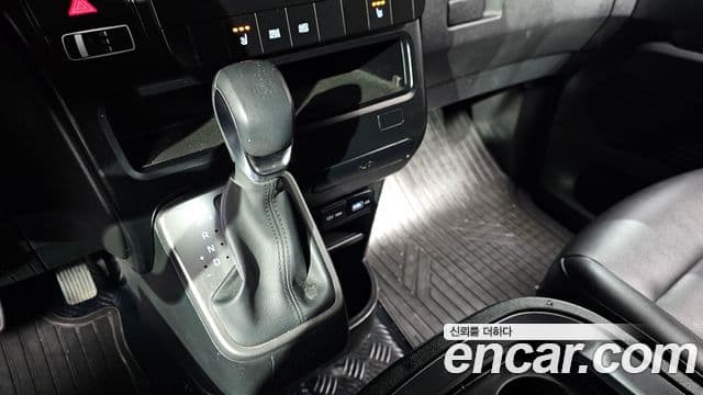 Hyundai Staria Modern, 2024 9