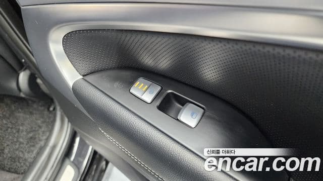 Genesis G70 Elite, 2019 19