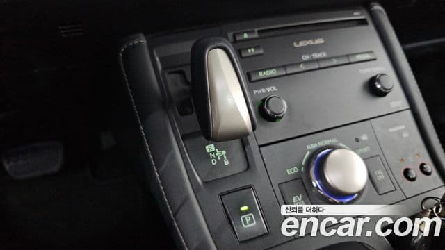 Lexus CT200h ZWA10, 2016 9