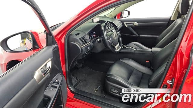 Lexus CT200h ZWA10, 2016 10