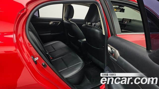 Lexus CT200h ZWA10, 2016 12