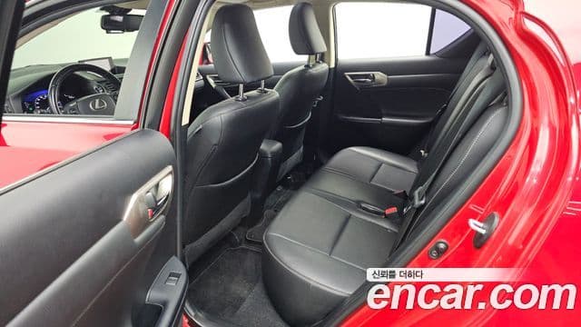 Lexus CT200h ZWA10, 2016 13