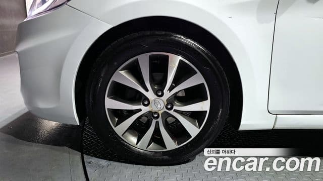 Hyundai Accent(новый кузов / новое поколение) 1.6 GDI Blue Saver, 2015 все фото